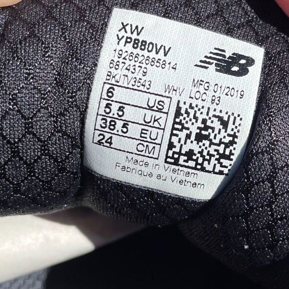 NEW New Balance 880v9 Running Sneaker Voltage Purple Black Support Shoes… - Picture 5 of 7